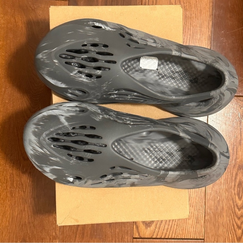 Adidas Yeezy Foam Runners Granite Mens Size 7